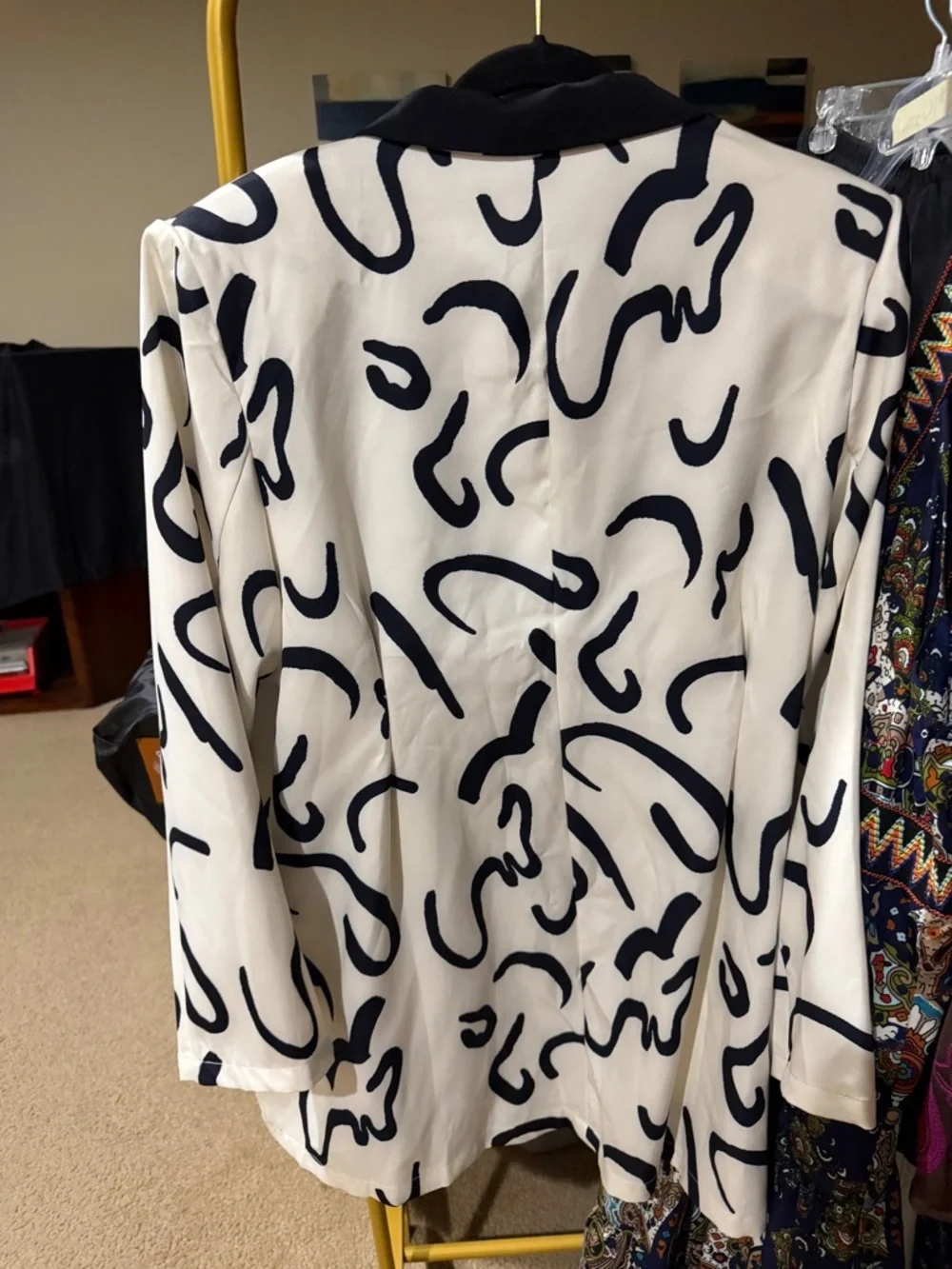 SHEIN Black and White Abstract Print Blazer - Picture 2 of 2